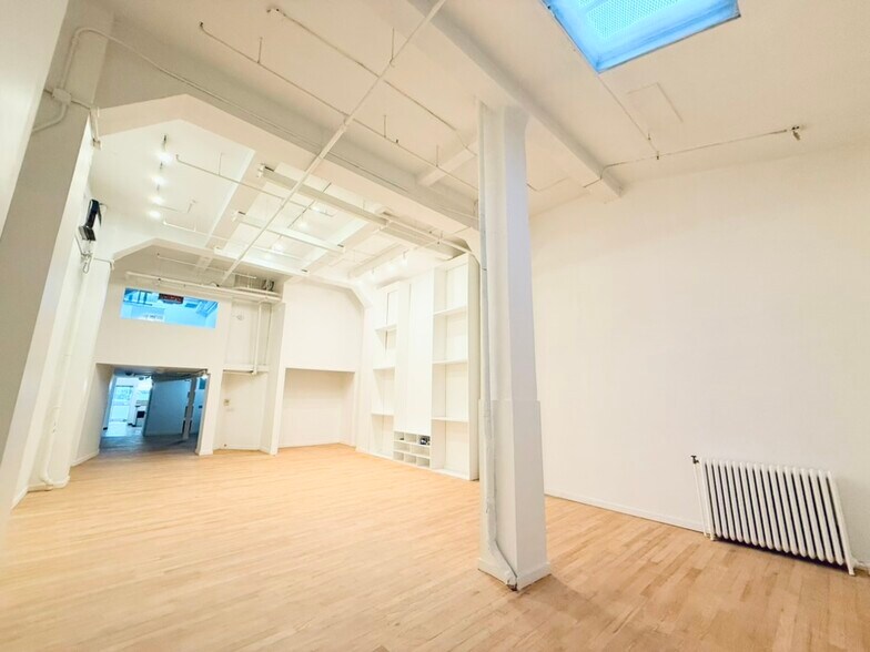 Primary Photo Of 348 W 36th St, New York Apartments For Lease