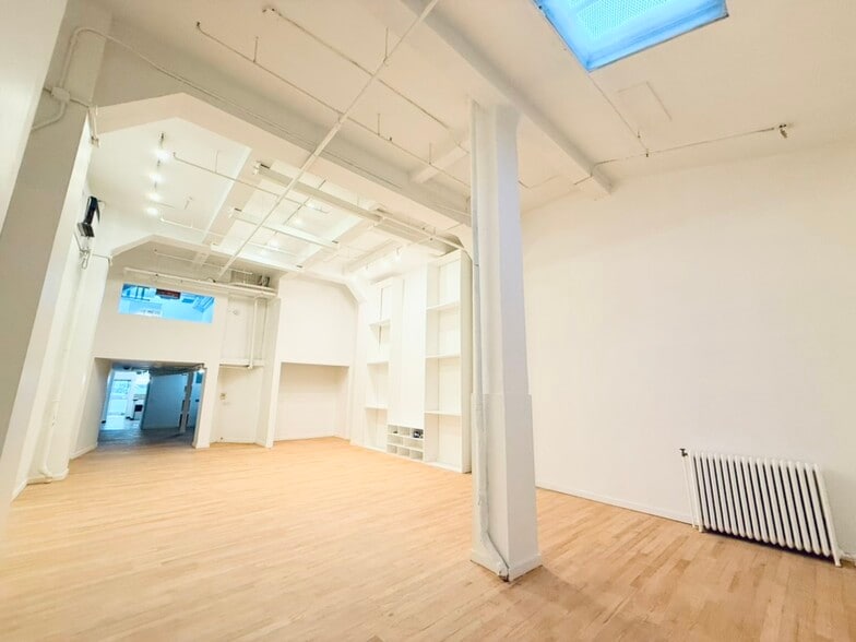 More Photos Of 348 W 36th St, New York Apartments For Lease