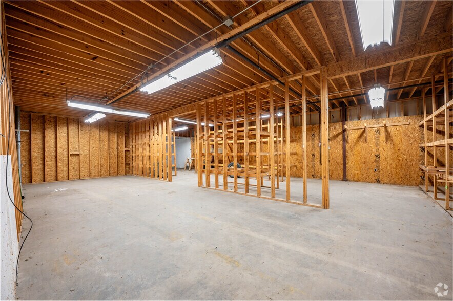 More Photos Of 325 12th St SE, Linton Manufacturing For Lease