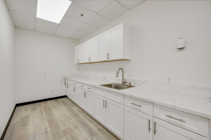 More Photos Of 67 Peters Canyon Rd, Irvine Business Park For Sale