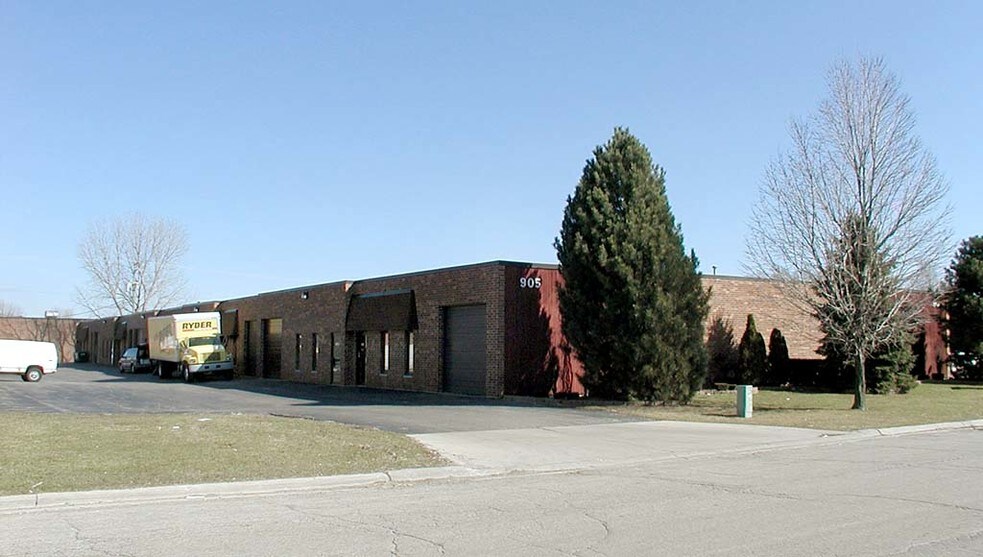 More Photos Of 901-905 Ridge Ave N, Lombard Warehouse For Lease