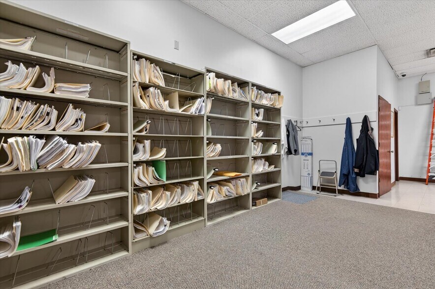 More Photos Of 111 SE Frank Phillips Blvd, Bartlesville Office For Sale