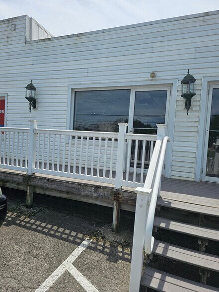 More Photos Of 730 E Tiffen St, Willard Unknown For Lease