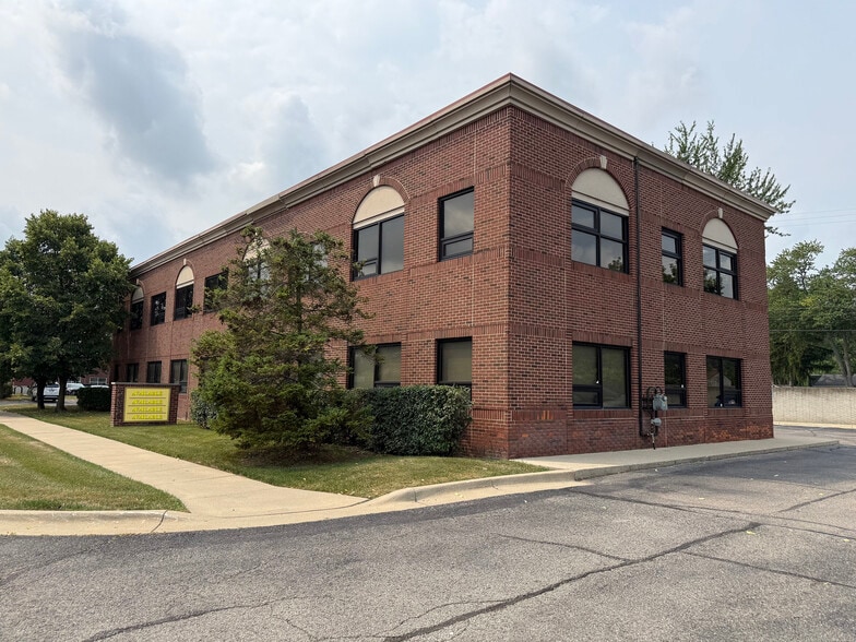 Primary Photo Of 30075 Greenfield Rd, Southfield Medical For Sale