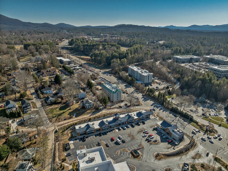 More Photos Of 190 Hendersonville Rd, Asheville Storefront Retail Office For Lease