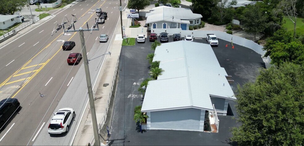 More Photos Of 2535 Bee Ridge Rd, Sarasota Medical For Lease