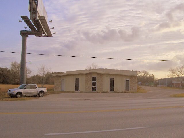 More Photos Of 3221 S Main St, Pearland Freestanding For Sale