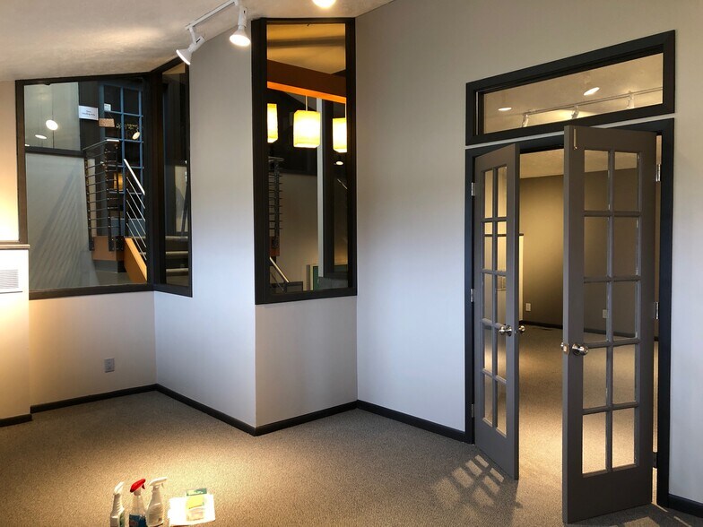 More Photos Of 1026-1028 E Riverside Blvd, Loves Park Office For Lease