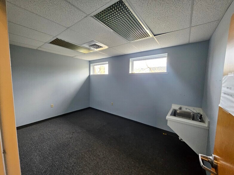 More Photos Of 3404 Hamilton Blvd, Allentown Office For Sale