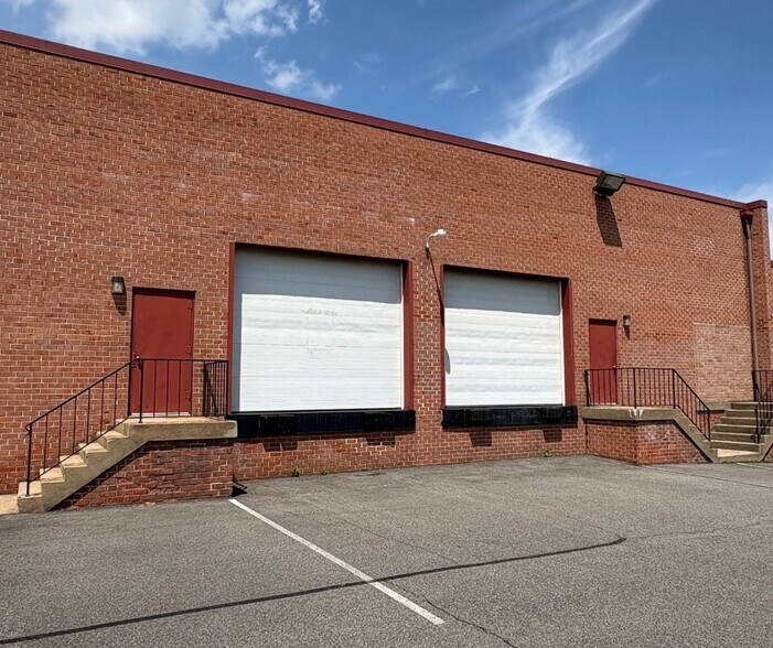More Photos Of 3907-3937 Wheeler Ave, Alexandria Warehouse For Lease