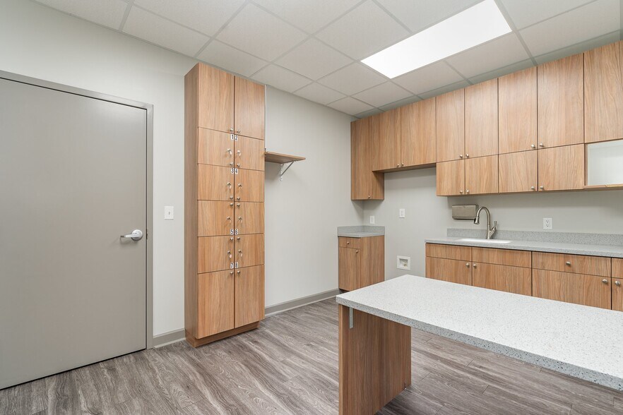 More Photos Of 1001 Merylinger Ct, Franklin Medical For Lease