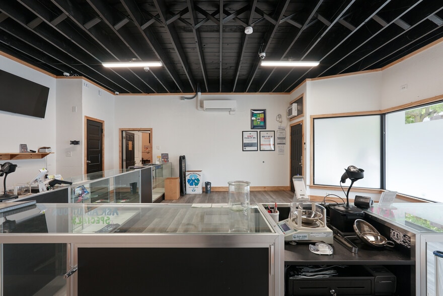 More Photos Of 7050 Martin Luther King Jr Blvd, Portland Freestanding For Lease