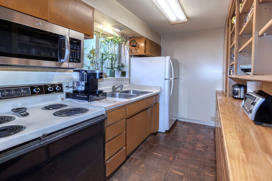 More Photos Of 693 San Bruno Ave, Brisbane Apartments For Sale
