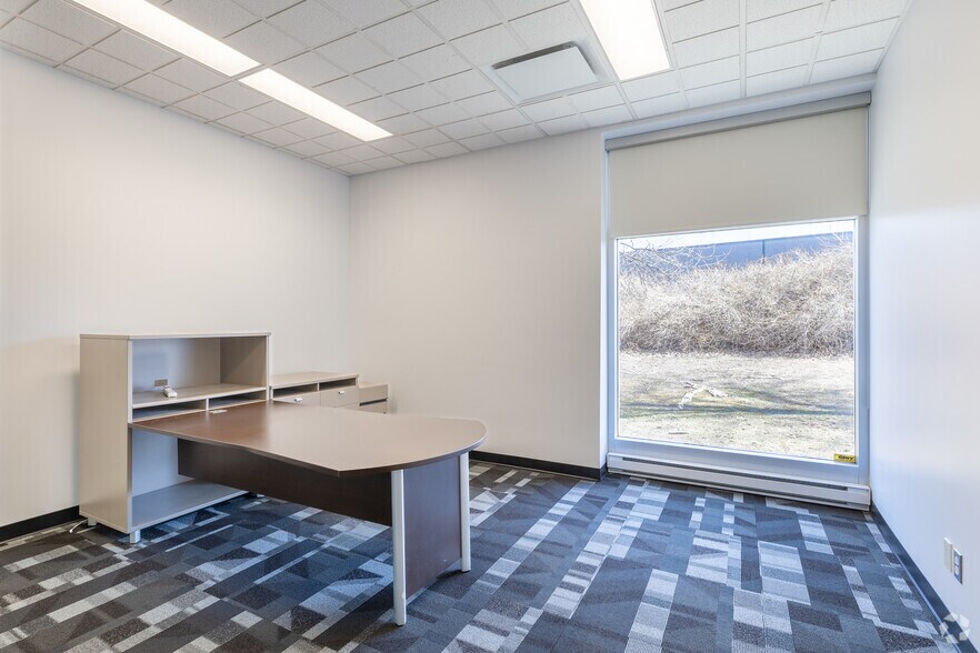 More Photos Of 4255 Boul Lapinière, Brossard Office For Lease
