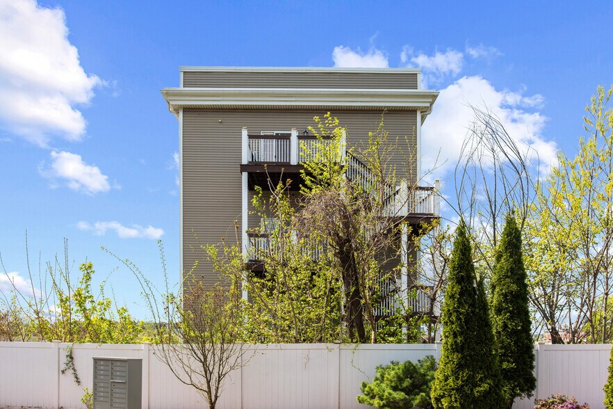 More Photos Of 473 Revere Beach Pky, Revere Apartments For Sale