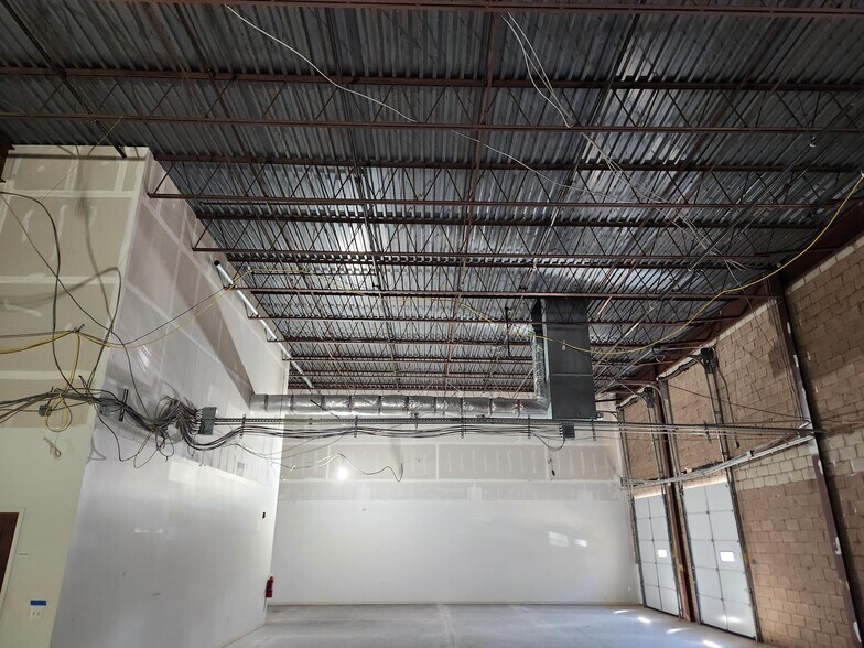 More Photos Of 6 Terri Ln, Burlington Light Distribution For Lease