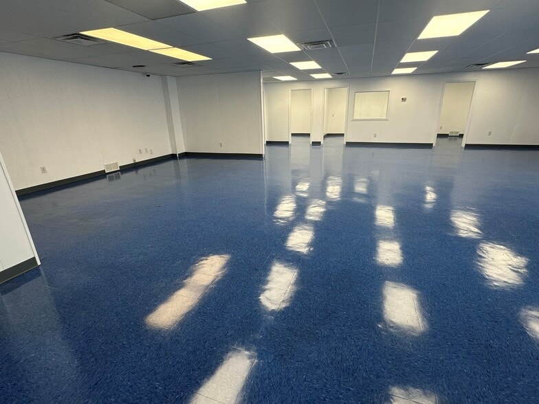 More Photos Of 2304 N Chester St, Gastonia Warehouse For Lease