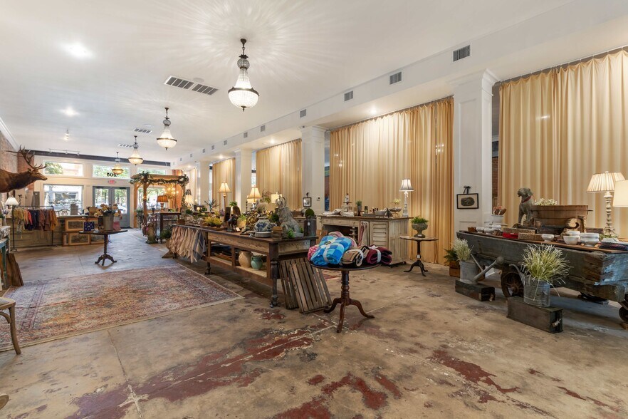 More Photos Of 205 S Main St, Bryan Storefront For Lease