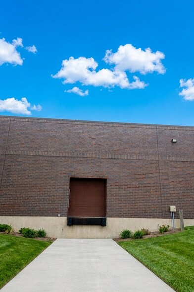 More Photos Of 436 E Locust St, Dekalb Manufacturing For Lease