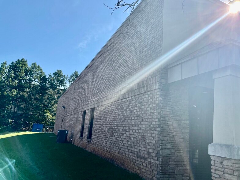 More Photos Of 4913 Summer Oak Dr, Buford Light Manufacturing For Lease