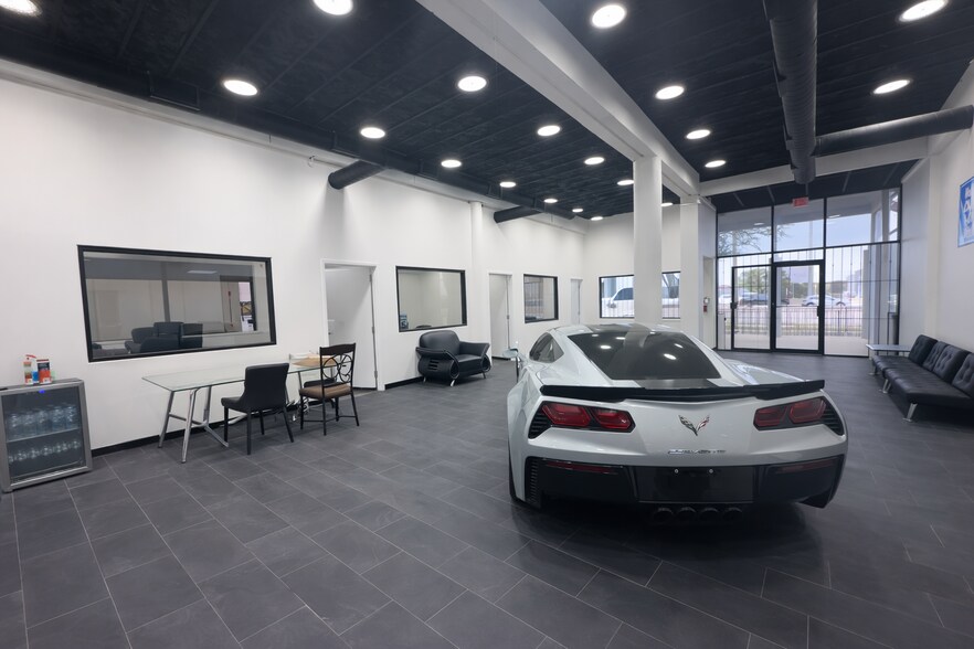 More Photos Of 13038 Research Blvd, Austin Freestanding For Lease