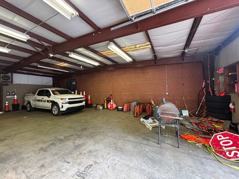 More Photos Of 130 Elk St, Lexington Manufacturing For Lease