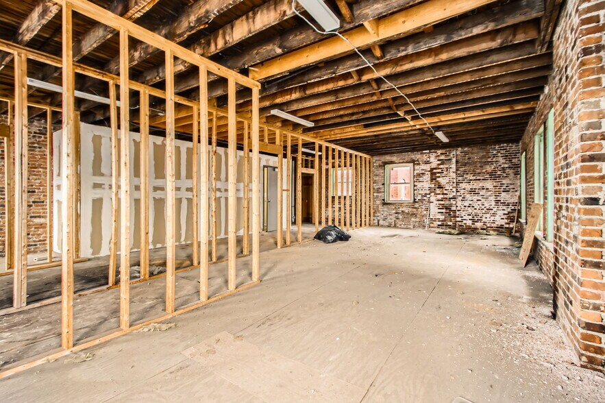 More Photos Of 132 E 5th Ave, Columbus Storefront Retail Residential For Sale