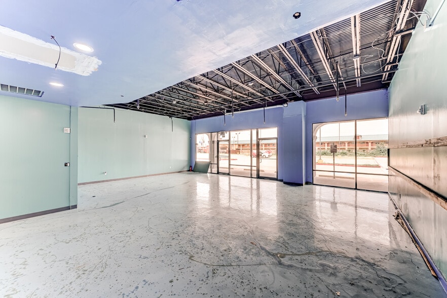 More Photos Of 324 Fm-1960 Rd, Houston General Retail For Sale