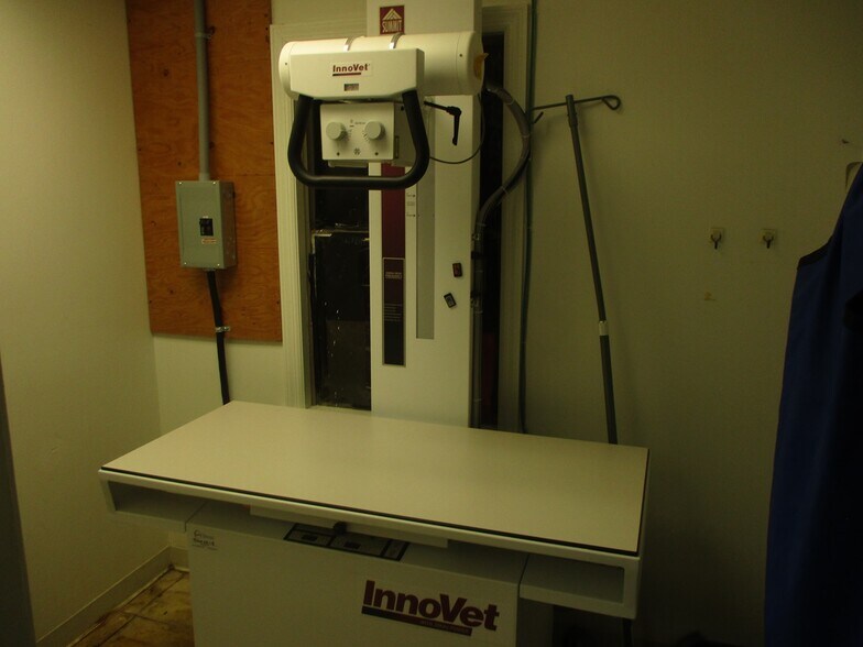 More Photos Of 729 Ridge Rd, Webster Veterinarian Kennel For Sale