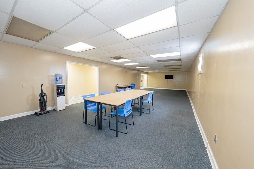 More Photos Of 18770 NE 6th Ave, Miami Refrigeration Cold Storage For Lease