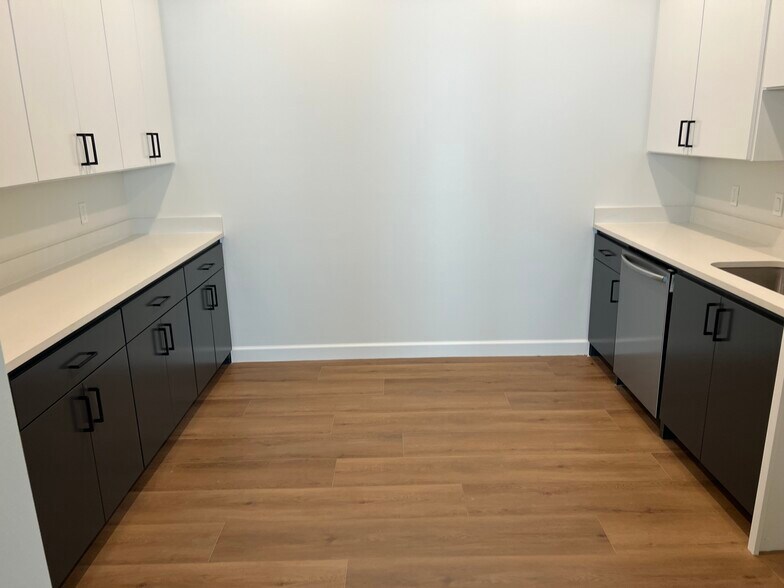 More Photos Of 7619 E 126th St S, Bixby Office For Sale