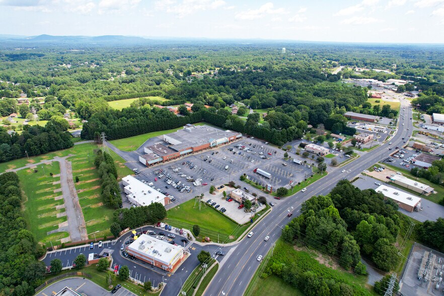 More Photos Of 2500 Springs Rd, Hickory Unknown For Lease