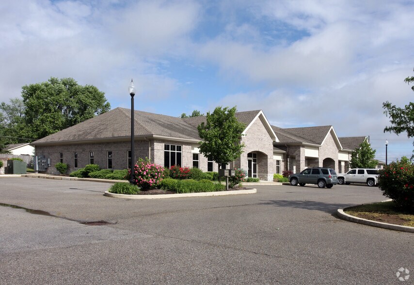 More Photos Of 1405 W County Line Rd, Greenwood Unknown For Lease