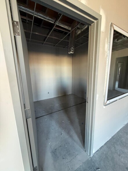 More Photos Of 115 Parkway Dr, Rincon Unknown For Lease