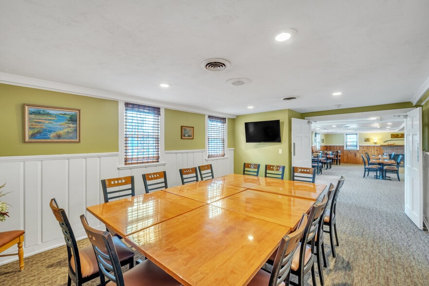 More Photos Of 1 Princeton St, Jefferson Restaurant For Sale