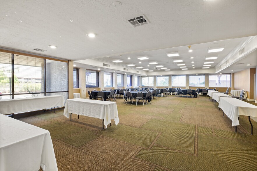 More Photos Of 2510 W Greenway Rd, Phoenix Hotel For Sale