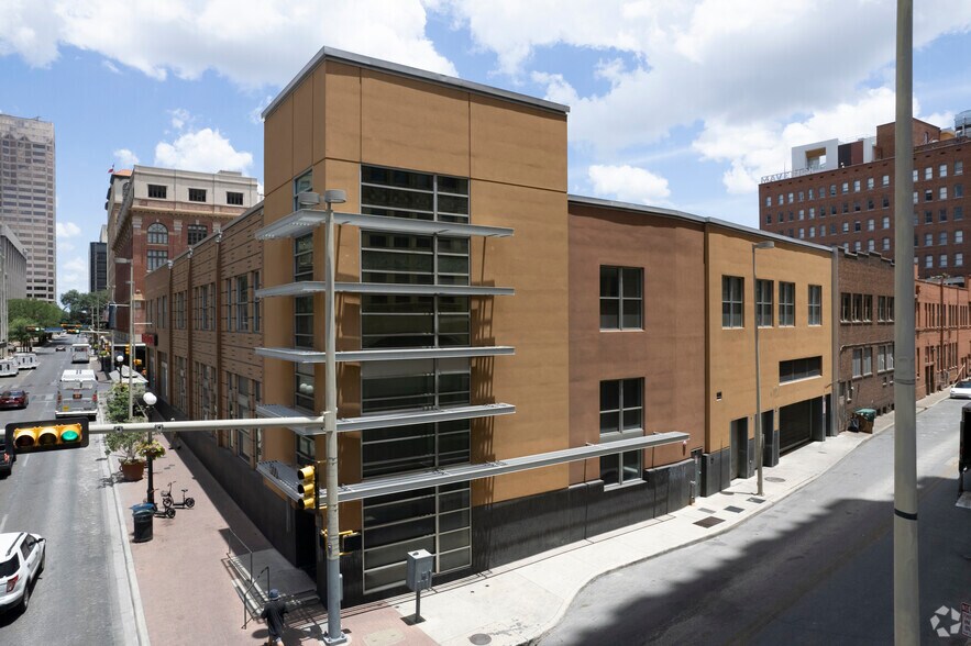 More Photos Of 500 Navarro St, San Antonio Office For Lease