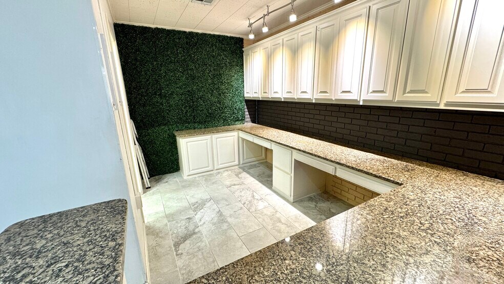 More Photos Of 211 N 5th St, Mcalester Office For Lease