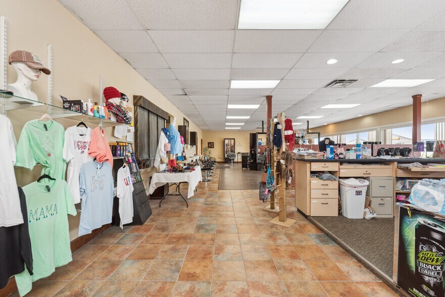 More Photos Of 470 Tucker Dr, Maysville Storefront Retail Office For Sale