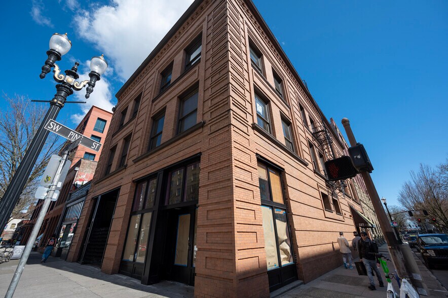 More Photos Of 221-277 SW Pine St, Portland Office For Sale