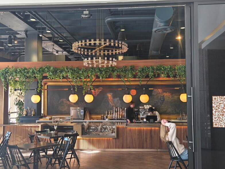 More Photos Of 40 N Central Ave, Phoenix Office For Lease