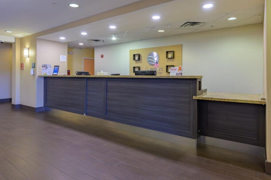 More Photos Of 801 S John Ben Shepperd Pky, Odessa Hotel For Sale