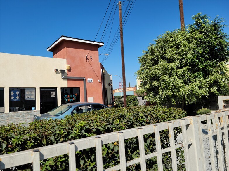 More Photos Of 1750-1754 E Florence Ave, Los Angeles Storefront For Lease