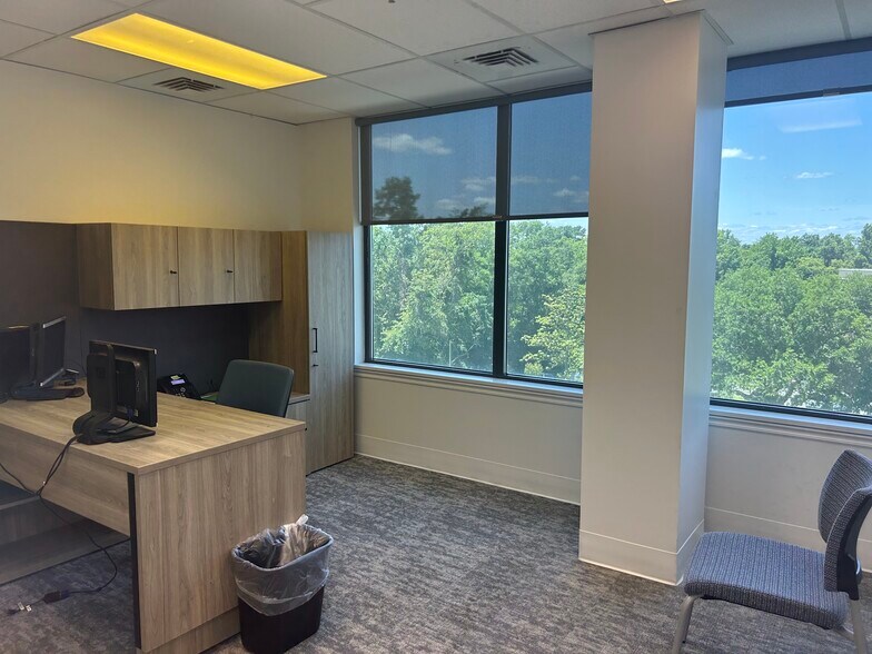More Photos Of 1203 Governors Square Blvd, Tallahassee Office Residential For Lease