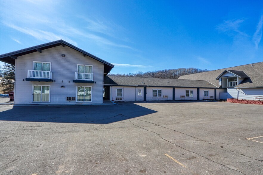 More Photos Of 726 S Highway 35, Saint Croix Falls Hotel For Sale