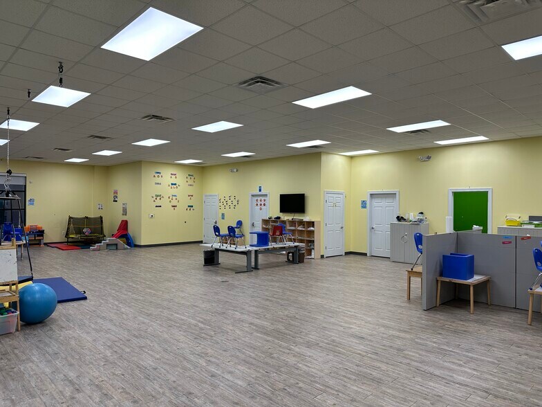 More Photos Of 850-852 Perry Rd, Apex Medical For Lease