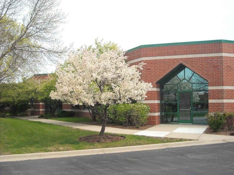 More Photos Of 1303-1359 Barclay Blvd, Buffalo Grove Research And Development For Lease