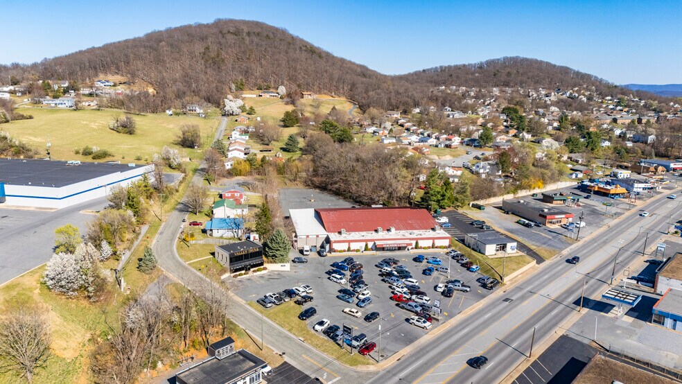 More Photos Of 829 Greenville Ave, Staunton Office For Sale