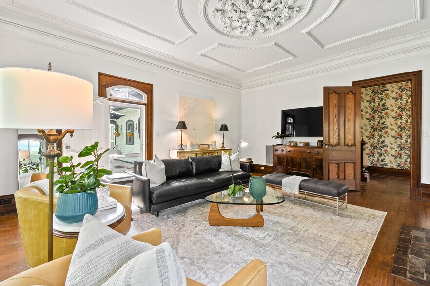 More Photos Of 204 Lawson St, Hot Springs Hotel For Sale