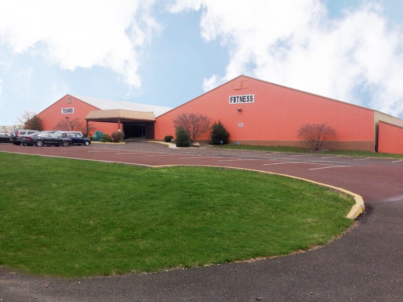 More Photos Of 451 California Rd, Quakertown Sports And Entertainment For Lease